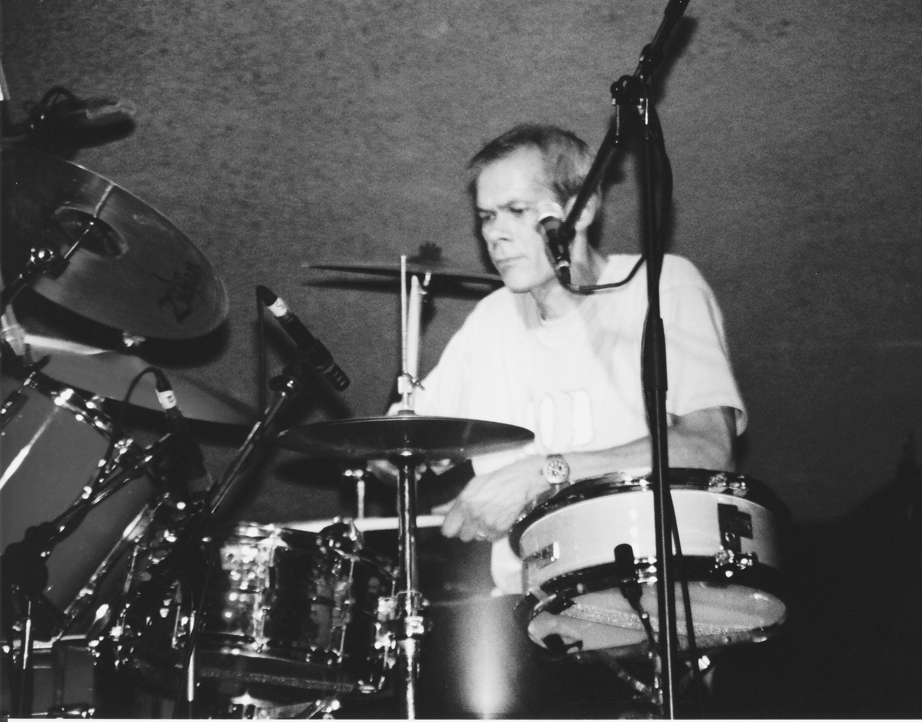 Redvine – Rock / pop covers band based in Worcestershire & West Midlands